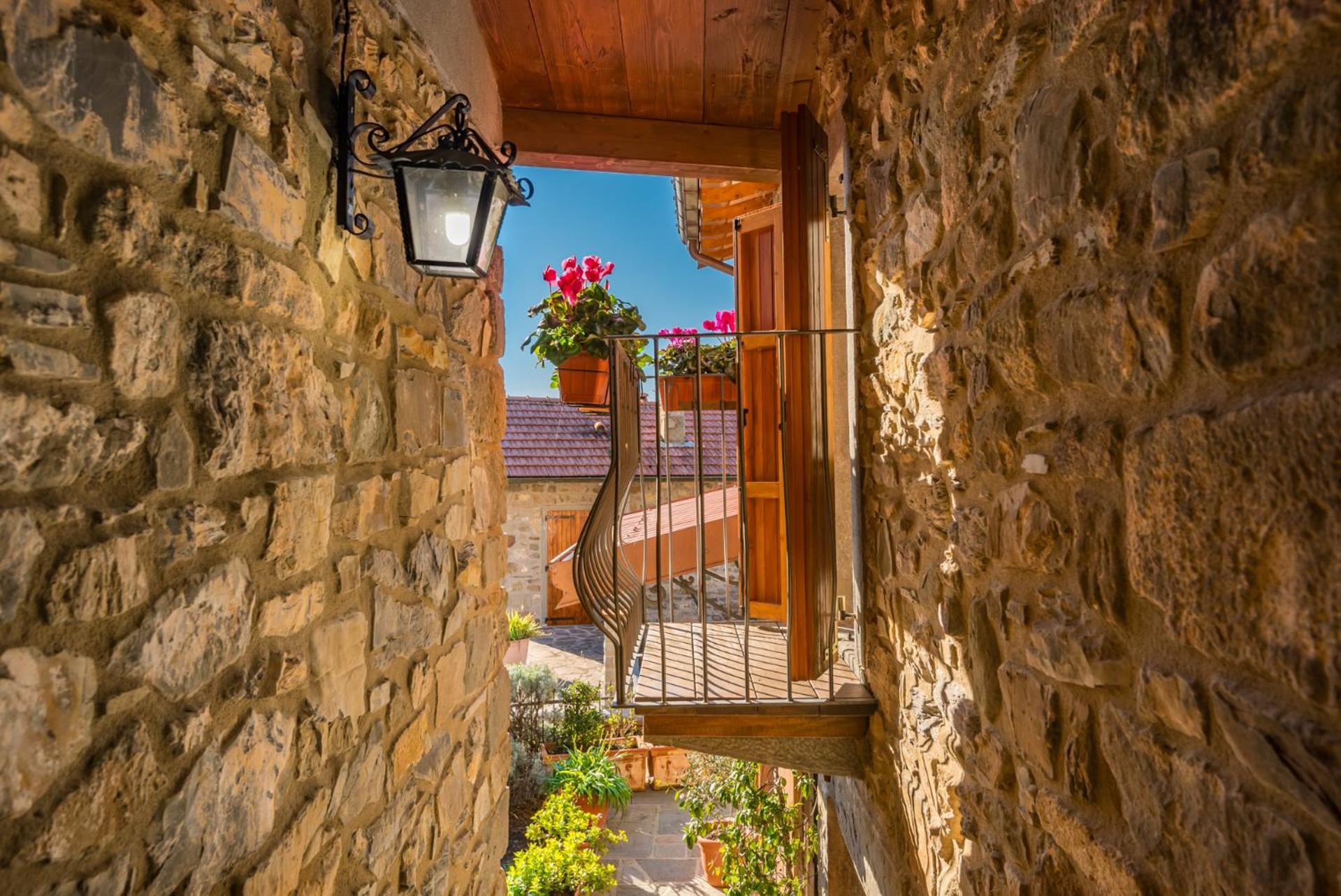 Vivi Luxury Country House Comano  Экстерьер фото